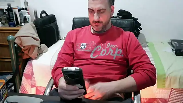 Snapshot of Italian_dark_desire chatting on February 18, 10:17 pm Italian dark desire online show from February 18, 10:17 pm