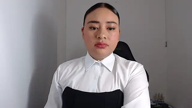 Snapshot of ReyleDoll chatting on December 5, 8:44 pm ReyleDoll online show from December 5, 8:44 pm