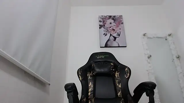 Snapshot of ReyleDoll chatting on January 11, 11:13 pm ReyleDoll online show from January 11, 11:13 pm