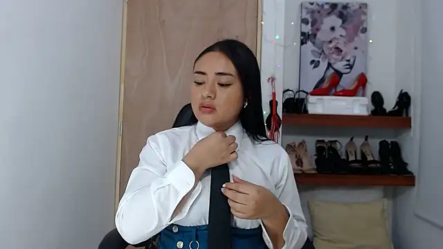 Snapshot of ReyleDoll chatting on January 30, 10:19 pm ReyleDoll online show from January 30, 10:19 pm