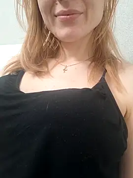 YogisticJuli666 online show from December 22, 5:15 am