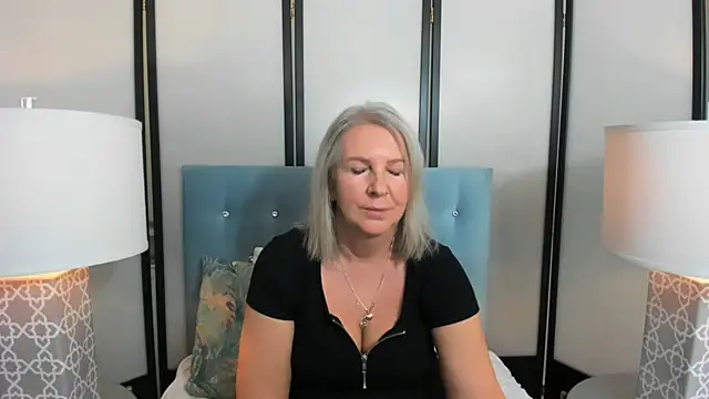 Snapshot of EricaTop chatting on February 19, 4:44 pm EricaTop online show from February 19, 4:44 pm