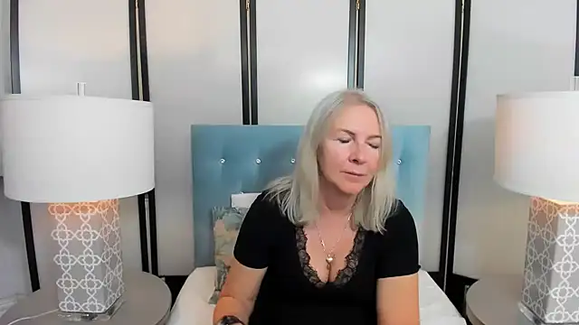 Snapshot of EricaTop chatting on October 8, 6:05 pm EricaTop online show from October 8, 6:05 pm
