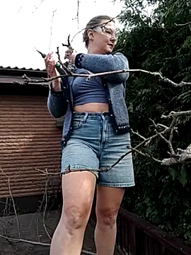 Snapshot of SwedishJennifer chatting on April 22, 1:01 pm SwedishJennifer online show from April 22, 1:01 pm