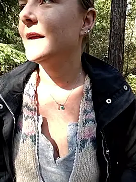 Snapshot of SwedishJennifer chatting on April 28, 12:54 pm SwedishJennifer online show from April 28, 12:54 pm