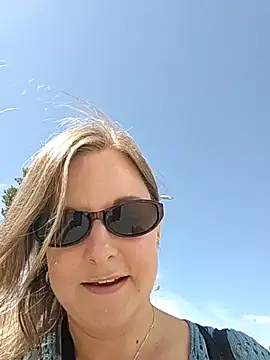 Snapshot of SwedishJennifer chatting on May 28, 12:02 pm SwedishJennifer online show from May 28, 12:02 pm