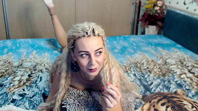 Snapshot of MirabelaSweet chatting on March 15, 9:30 am MirabelaSweet online show from March 15, 9:30 am