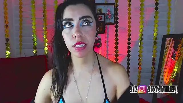 Snapshot of sky_girl1 chatting on February 28, 3:48 am sky girl1 online show from February 28, 3:48 am