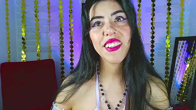 Snapshot of sky_girl1 chatting on March 1, 12:39 am sky girl1 online show from March 1, 12:39 am