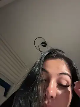 Snapshot of adrianalobo chatting on March 29, 2:44 am adrianalobo online show from March 29, 2:44 am