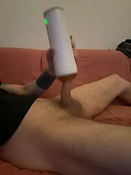 Snapshot of LionBoy1976 chatting on October 4, 9:29 am LionBoy1976 online show from October 4, 9:29 am