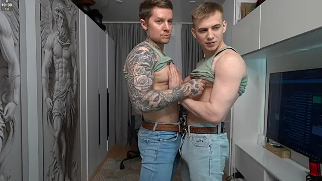 NickHOWLEN online show from April 24, 11:12 am