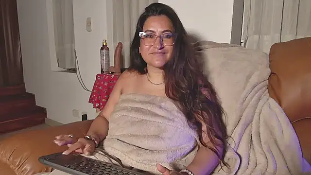 DeesseLuxure online show from March 7, 10:13 am