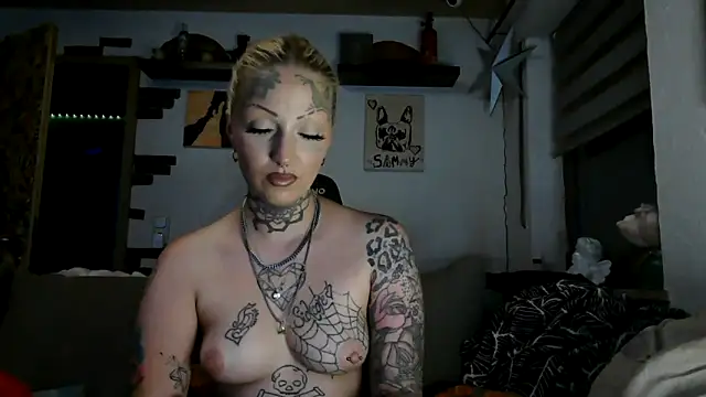 Snapshot of RoxxyInk chatting on May 30, 12:52 am RoxxyInk online show from May 30, 12:52 am