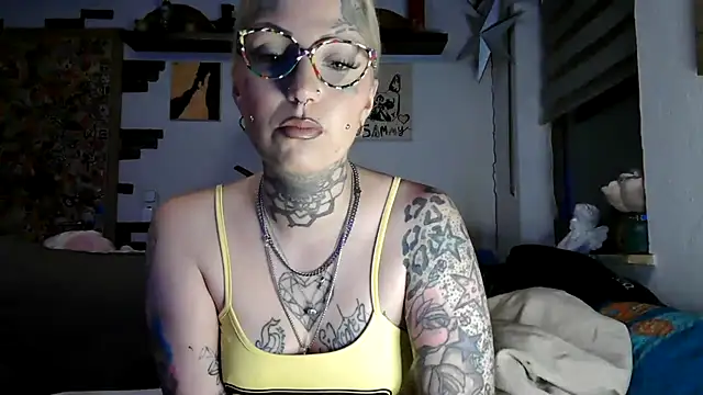 Snapshot of RoxxyInk chatting on May 31, 10:11 pm RoxxyInk online show from May 31, 10:11 pm