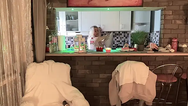 Snapshot of Monageil chatting on February 2, 9:08 am Monageil online show from February 2, 9:08 am