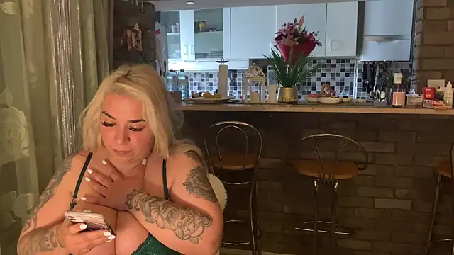 Snapshot of Monageil chatting on March 13, 12:13 pm Monageil online show from March 13, 12:13 pm