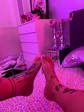 Snapshot of _MelinaCurves_ chatting on November 10, 9:14 pm MelinaCurves online show from November 10, 9:14 pm