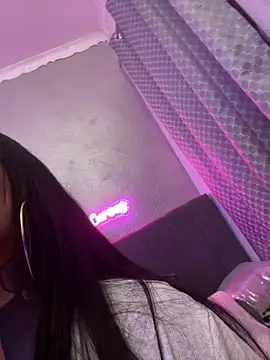 Snapshot of _MelinaCurves_ chatting on November 18, 10:25 pm MelinaCurves online show from November 18, 10:25 pm