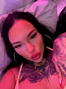 Snapshot of _MelinaCurves_ chatting on November 26, 10:22 pm MelinaCurves online show from November 26, 10:22 pm