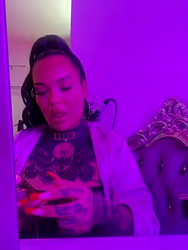 Snapshot of _MelinaCurves_ chatting on November 29, 11:08 pm MelinaCurves online show from November 29, 11:08 pm