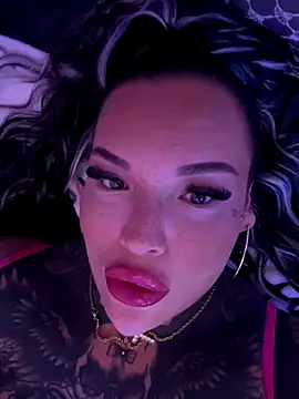 Snapshot of _MelinaCurves_ chatting on December 13, 11:54 pm MelinaCurves online show from December 13, 11:54 pm