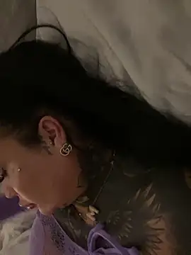 Snapshot of _MelinaCurves_ chatting on January 6, 10:23 pm MelinaCurves online show from January 6, 10:23 pm