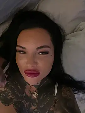 Snapshot of _MelinaCurves_ chatting on January 11, 8:14 pm MelinaCurves online show from January 11, 8:14 pm