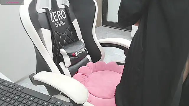 Snapshot of Hanako_love chatting on March 6, 7:16 am Hanako love online show from March 6, 7:16 am