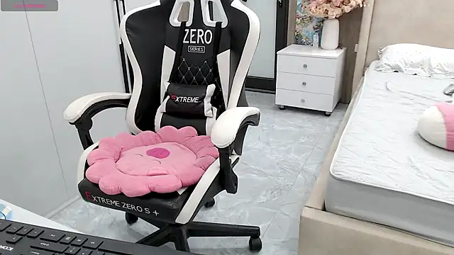 Snapshot of Hanako_love chatting on March 18, 3:59 pm Hanako love online show from March 18, 3:59 pm