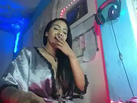 ERIKA-THEDOLL online show from December 6, 1:07 am