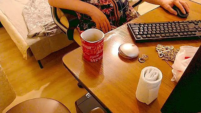 Snapshot of MomJaneSex chatting on February 25, 9:57 pm MomJaneSex online show from February 25, 9:57 pm