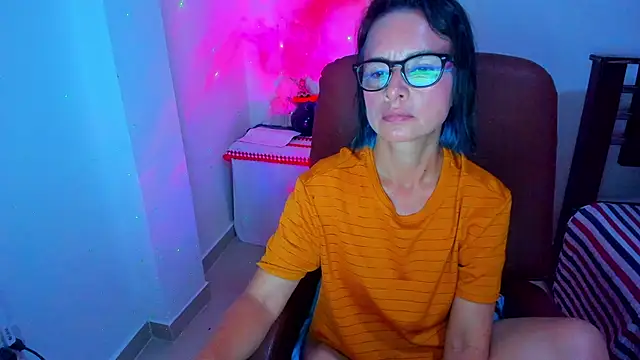 BrianaGarner online show from October 21, 9:04 pm