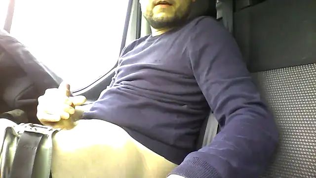 Snapshot of Menic0n chatting on February 18, 2:57 pm Menic0n online show from February 18, 2:57 pm