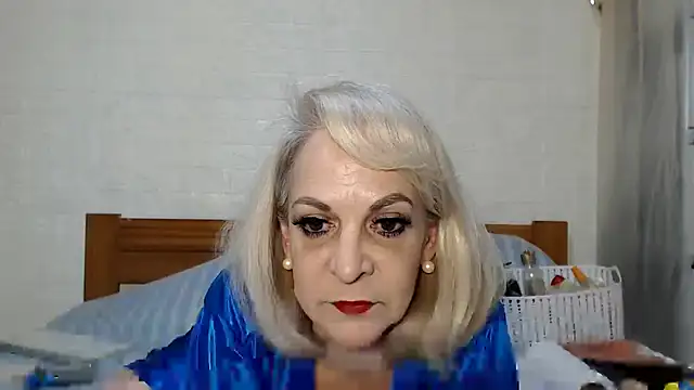 Snapshot of awild_kitten chatting on June 7, 10:41 am awild kitten online show from June 7, 10:41 am