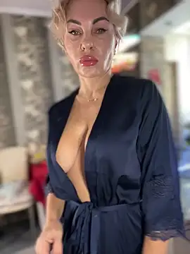 Snapshot of Hotnessi chatting on February 23, 8:06 am Hotnessi online show from February 23, 8:06 am