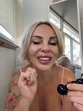 Snapshot of Hotnessi chatting on September 20, 7:31 am Hotnessi online show from September 20, 7:31 am