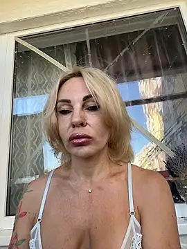 Snapshot of Hotnessi chatting on September 22, 9:11 am Hotnessi online show from September 22, 9:11 am