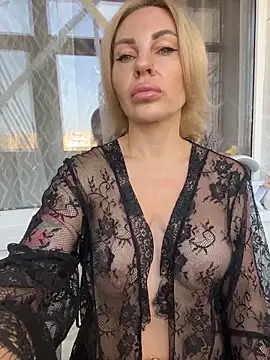 Snapshot of Hotnessi chatting on November 22, 10:36 am Hotnessi online show from November 22, 10:36 am