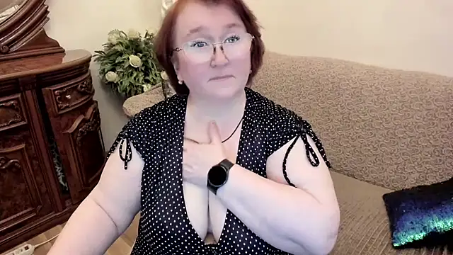 leiamillersonn online show from October 2, 6:15 pm