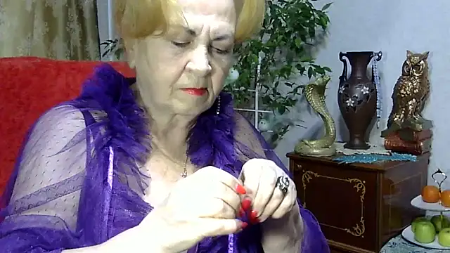 Emma52610 online show from February 9, 7:05 am