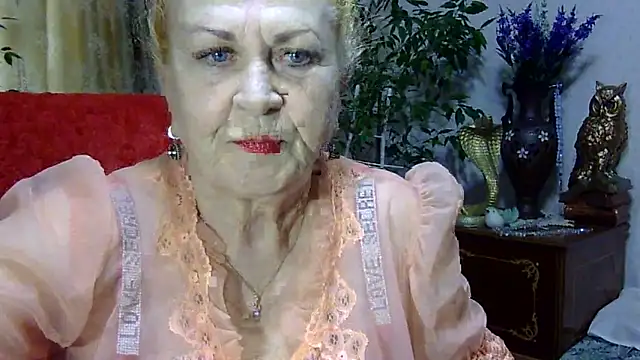 Emma52610 online show from March 11, 12:17 pm