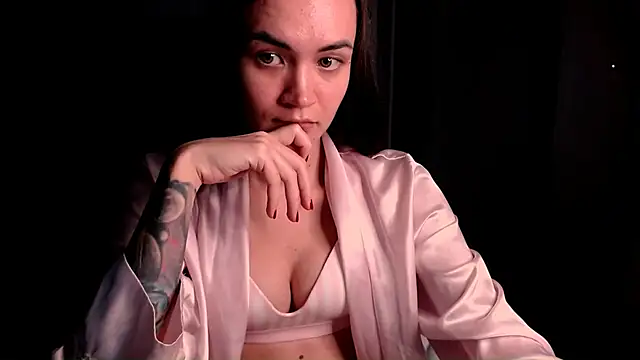 EvelynGG online show from October 28, 5:48 pm