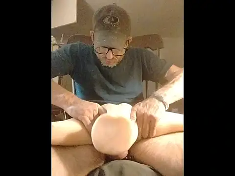 ROBERT0516 online show from December 3, 8:00 am