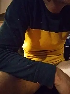 Snapshot of ROBERT0516 chatting on January 11, 6:18 am ROBERT0516 online show from January 11, 6:18 am