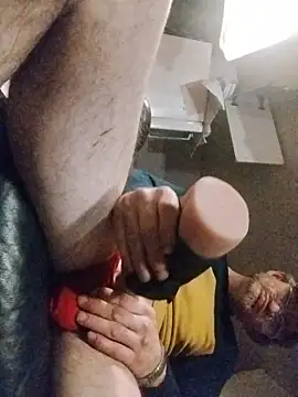 Snapshot of ROBERT0516 chatting on February 7, 10:41 am ROBERT0516 online show from February 7, 10:41 am