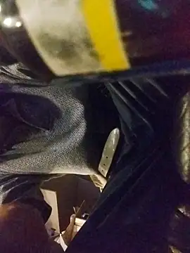 Snapshot of ROBERT0516 chatting on February 7, 10:57 pm ROBERT0516 online show from February 7, 10:57 pm