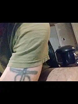 Snapshot of ROBERT0516 chatting on February 15, 2:36 pm ROBERT0516 online show from February 15, 2:36 pm