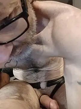 ROBERT0516 online show from May 16, 12:04 pm