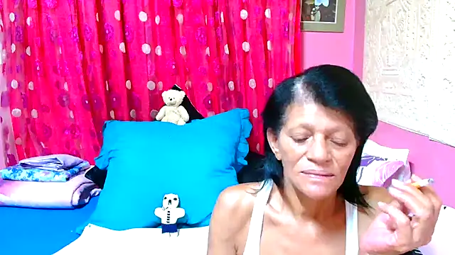 Snapshot of SLUTTYROXY chatting on February 9, 1:22 am SLUTTYROXY online show from February 9, 1:22 am